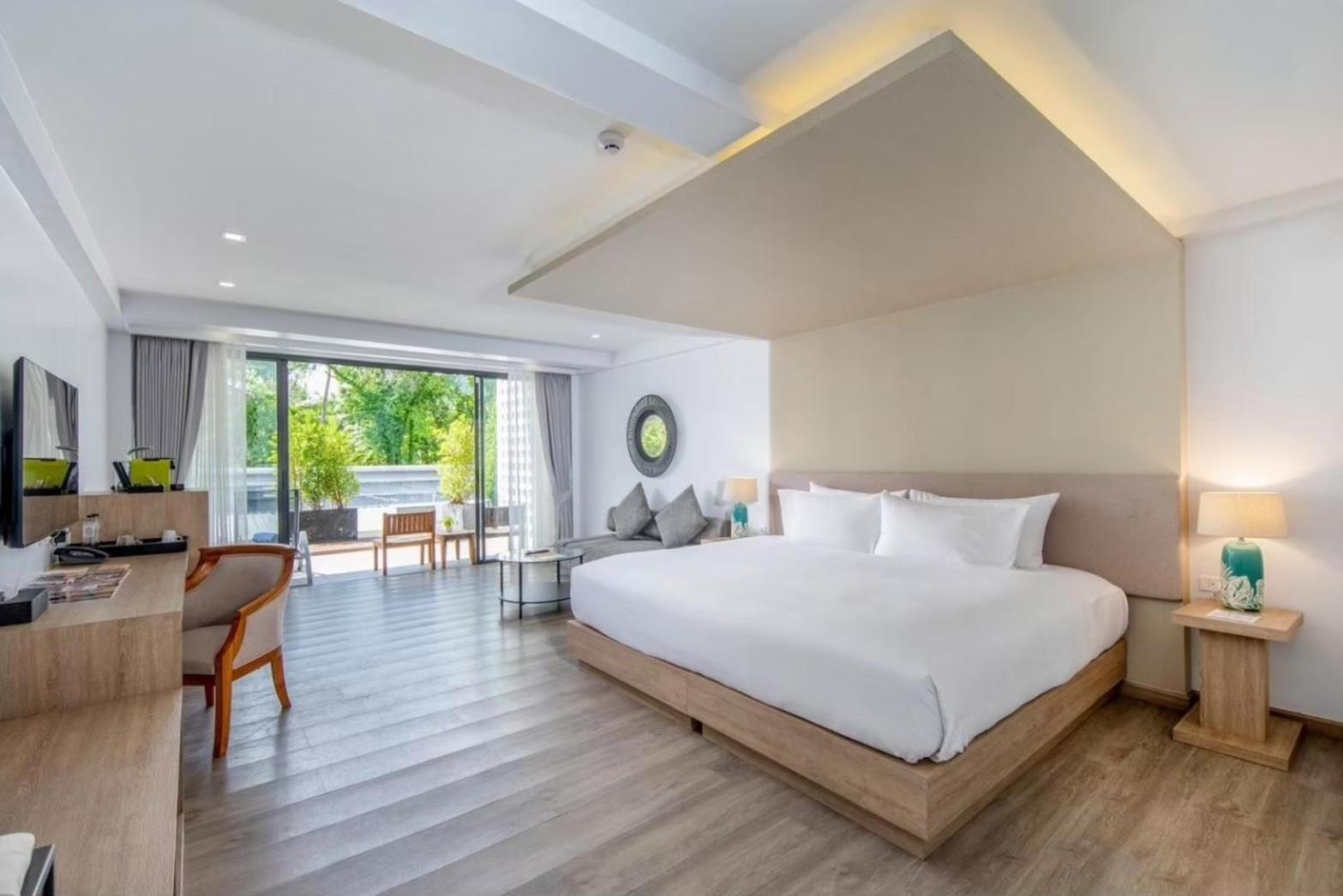 Anona Beachfront Phuket Resort-Sha Extra Plus Patong Bagian luar foto