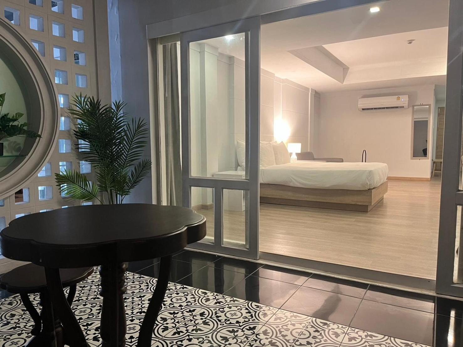 Anona Beachfront Phuket Resort-Sha Extra Plus Patong Bagian luar foto