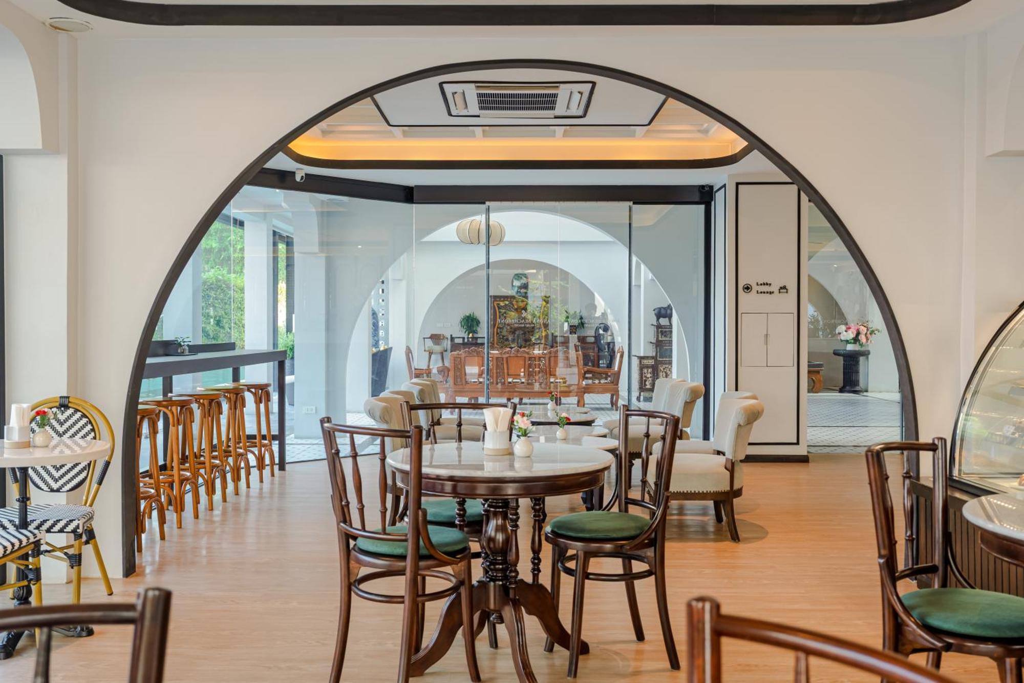 Anona Beachfront Phuket Resort-Sha Extra Plus Patong Bagian luar foto